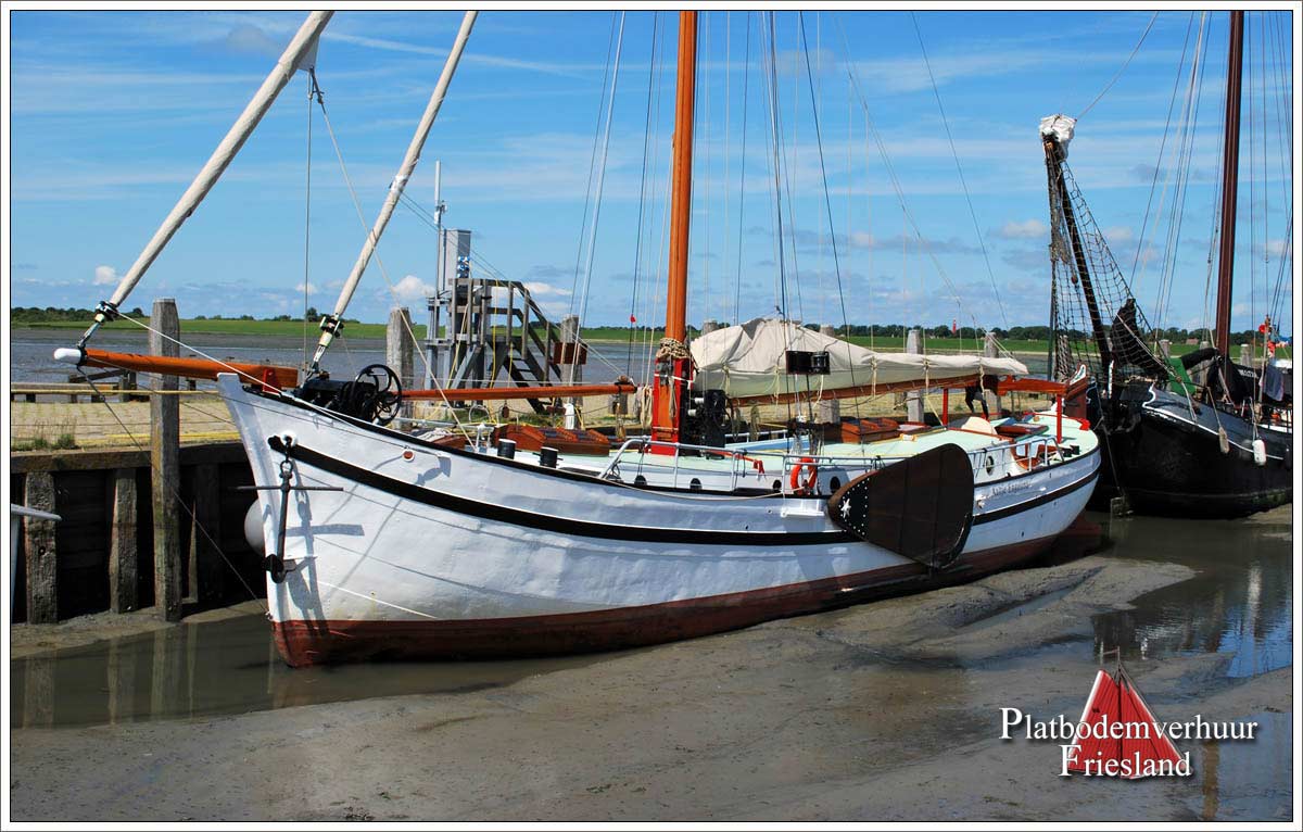 Stevenaak AALTJE ENGELINA in de haven van Schiermonnikoog