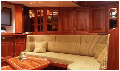 Aaltje Engelina Lounge voorin stuurboord