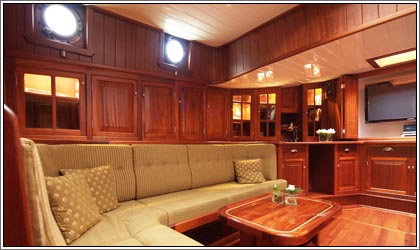 Aaltje Engelina Lounge voorin bakboord