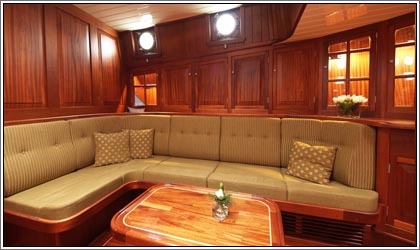 Aaltje Engelina Lounge voorin bakboord